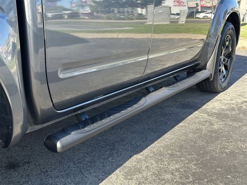 Certified 2020 Nissan Frontier SV w/ Midnight Edition Floor Mats image 8