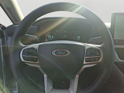 Used 2025 Ford Explorer Active AWD/4WD image 19