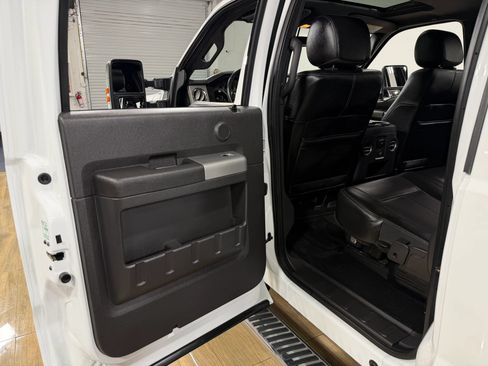 Used 2015 Ford F250 Lariat w/ Lariat Ultimate Package AWD/4WD image 16