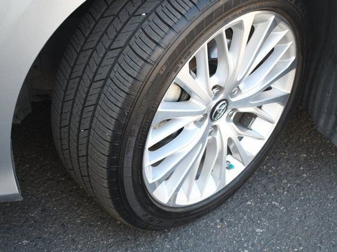 Certified 2018 Toyota Camry XLE FWD image 11