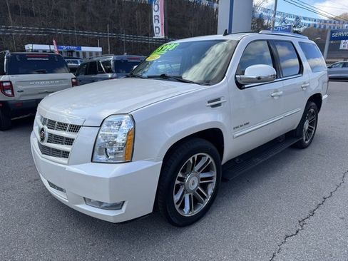 Used 2013 Cadillac Escalade Premium image 4