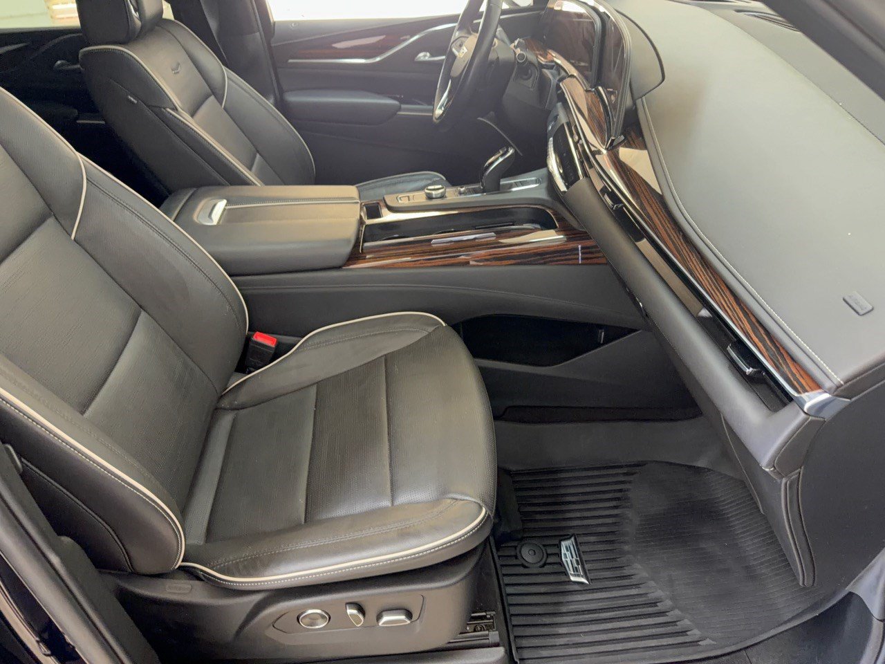 Used 2023 Cadillac Escalade Premium Luxury AWD/4WD image 30