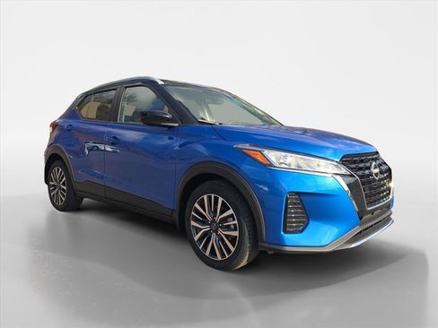 Used 2023 Nissan Kicks SV image 7