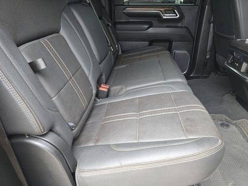 Used 2024 Chevrolet Silverado 3500 High Country image 33