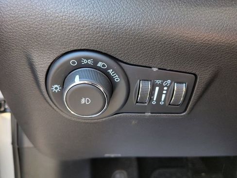 Used 2025 Jeep Compass Trailhawk AWD/4WD image 16