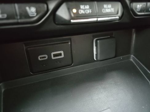 Used 2024 Chevrolet Tahoe Premier AWD/4WD image 65