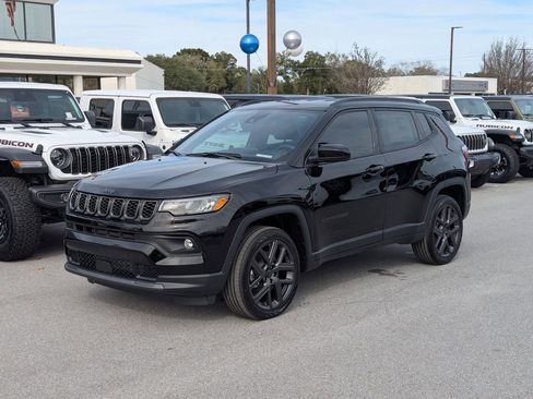 New 2026 Jeep Compass Latitude image 9