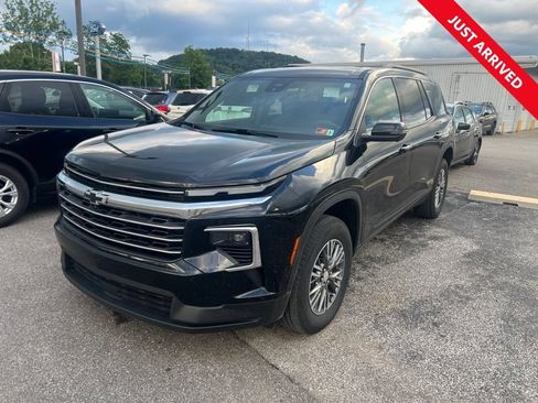 Used 2025 Chevrolet Traverse LT w/ Driver Confidence Package AWD/4WD image 1