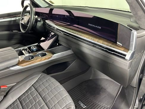 Used 2025 Cadillac Escalade ESV Sport Platinum image 29