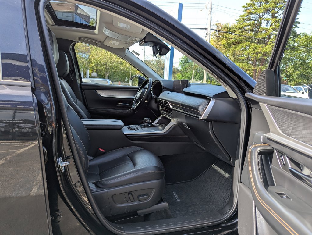 Used 2025 MAZDA CX-90 Plug-In Hybrid w/ Preferred AWD/4WD image 30