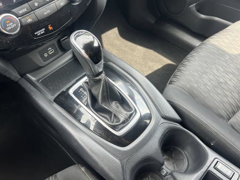 Used 2018 Nissan Rogue SV FWD image 8