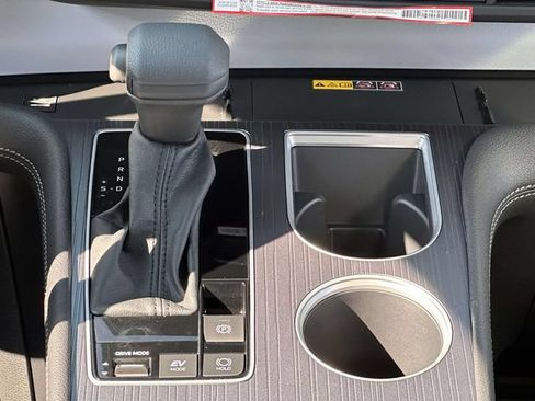 Used 2026 Toyota Sienna LE FWD image 25