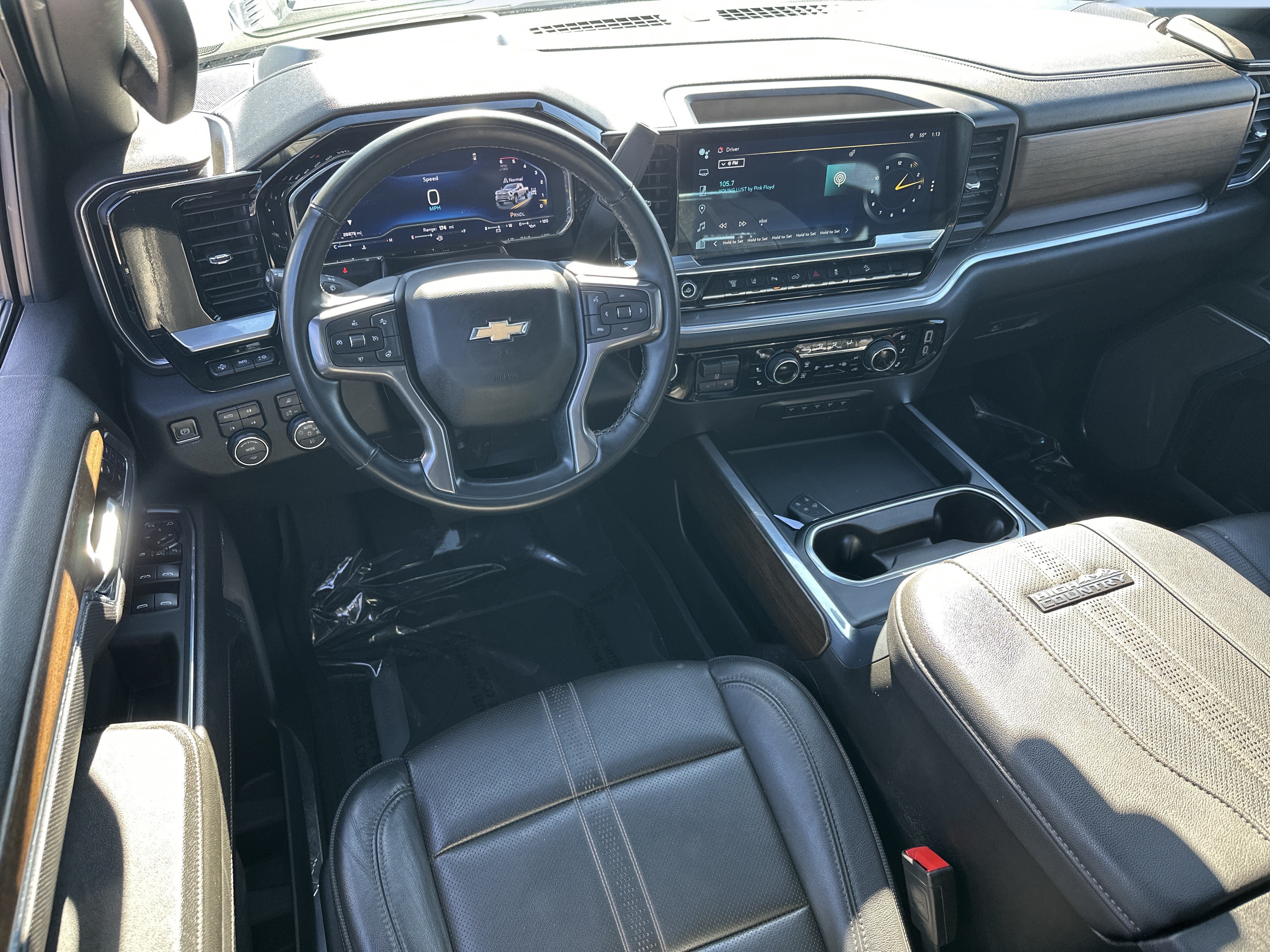 Used 2024 Chevrolet Silverado 2500 High Country w/ High Country Premium Package AWD/4WD image 10