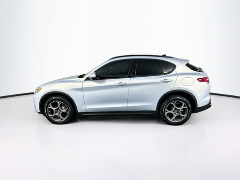 Used 2023 Alfa Romeo Stelvio Sprint RWD image 4