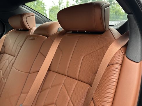 Used 2025 BMW 760i xDrive w/ Executive Package image 33