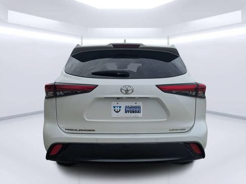 Used 2020 Toyota Highlander Limited FWD image 4