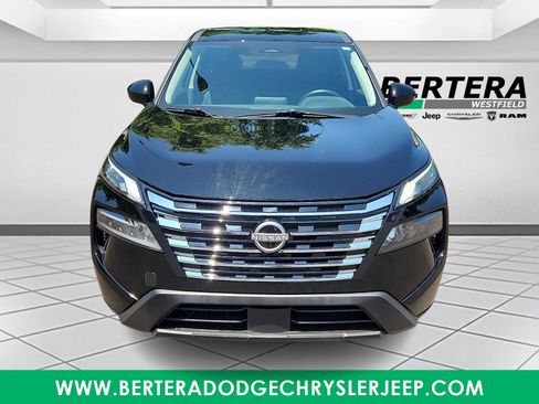 Used 2025 Nissan Rogue SV AWD/4WD image 2