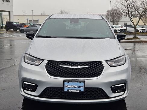 New 2026 Chrysler Pacifica Select image 9