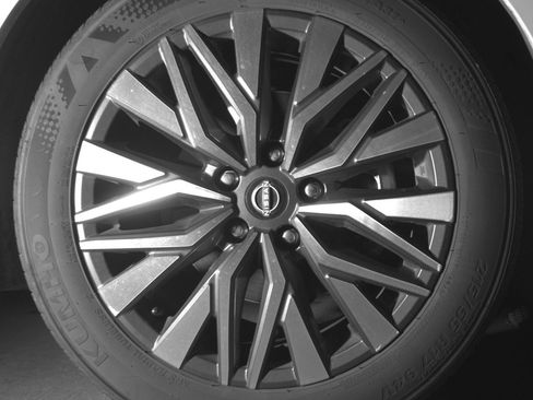 Used 2025 Nissan Altima 2.5 SV image 13