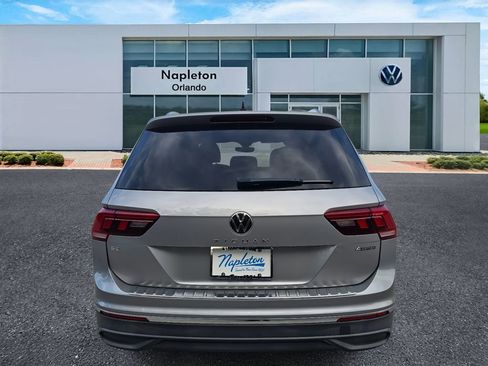Certified 2022 Volkswagen Tiguan SE image 6
