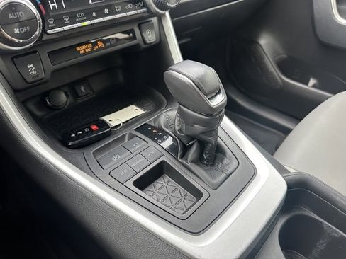 Used 2021 Toyota RAV4 XLE Premium image 25