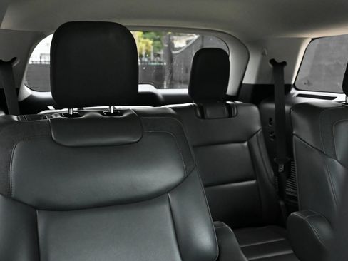 Used 2025 Ford Explorer Active w/ Active Comfort Package image 17