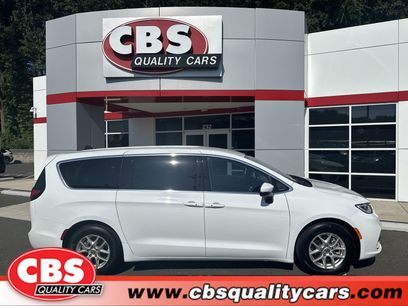 Used 2023 Chrysler Pacifica Touring-L