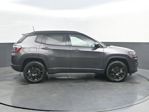 Used 2023 Jeep Compass Latitude AWD/4WD image 8