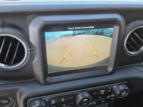 Used 2019 Jeep Wrangler Unlimited Sahara w/ Quick Order Package 24M Moab image 11