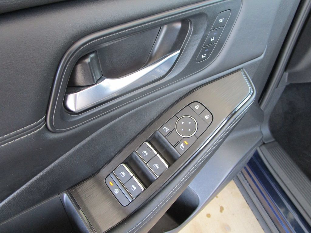 Used 2025 Nissan Rogue SL w/ Tech Package FWD image 29