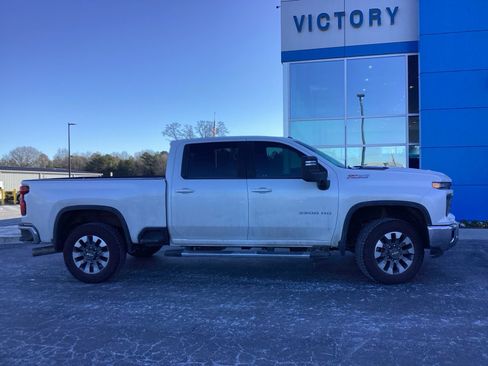 Used 2024 Chevrolet Silverado 2500 LT image 4