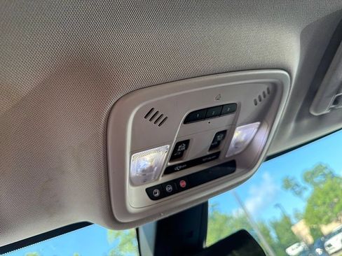 Used 2018 Chevrolet Traverse High Country AWD/4WD image 16