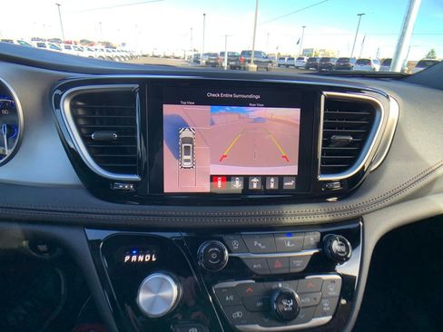 New 2026 Chrysler Pacifica Pinnacle image 21