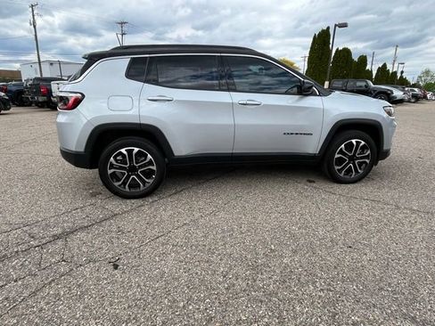 Used 2024 Jeep Compass Limited AWD/4WD image 2