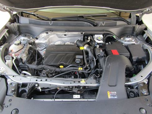 Used 2024 Chevrolet Trax LT FWD image 25