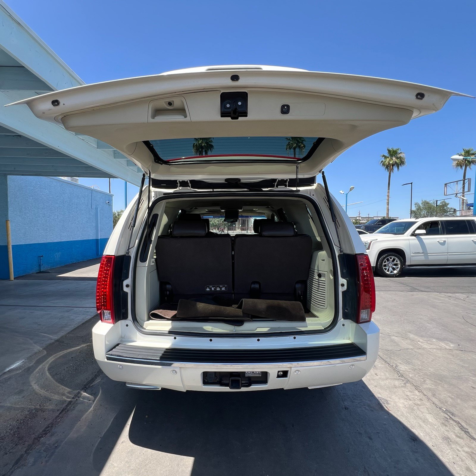Used 2012 Cadillac Escalade Platinum AWD/4WD image 5