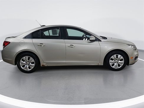 Used 2015 Chevrolet Cruze LT image 2