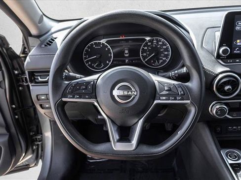 Used 2024 Nissan Sentra SV FWD image 12