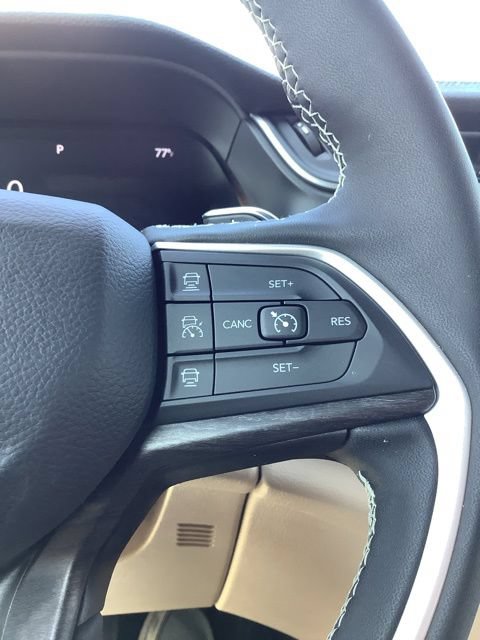 Certified 2025 Jeep Grand Cherokee Limited AWD/4WD image 27