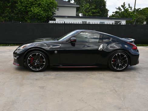 Used 2019 Nissan 370Z NISMO RWD image 6