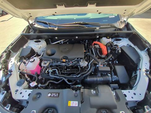 Used 2025 Toyota RAV4 XLE AWD/4WD image 36