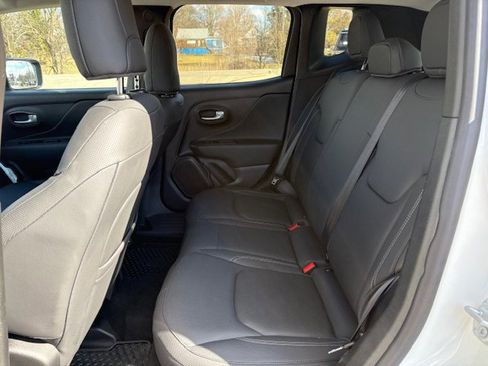 Used 2023 Jeep Renegade Limited image 9