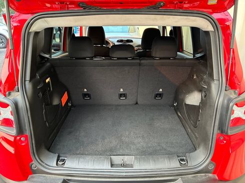 Used 2023 Jeep Renegade Latitude AWD/4WD image 23