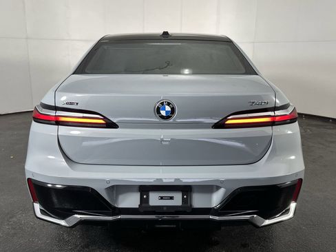 Used 2025 BMW 740i xDrive image 10