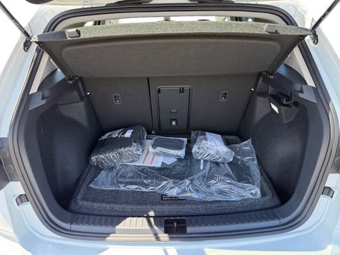 New 2026 Volkswagen Taos SE image 17