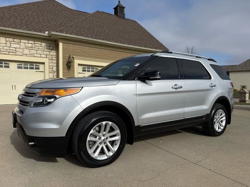 Used 2014 Ford Explorer XLT w/ Equipment Group 202A image 20
