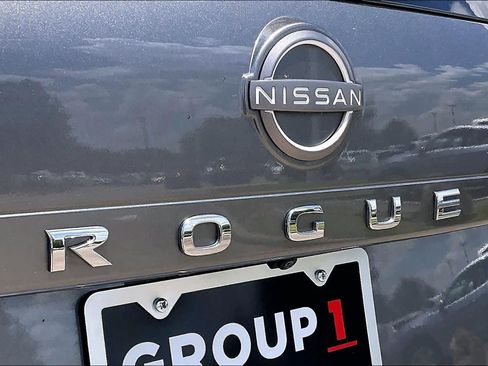 Used 2023 Nissan Rogue SV FWD image 29