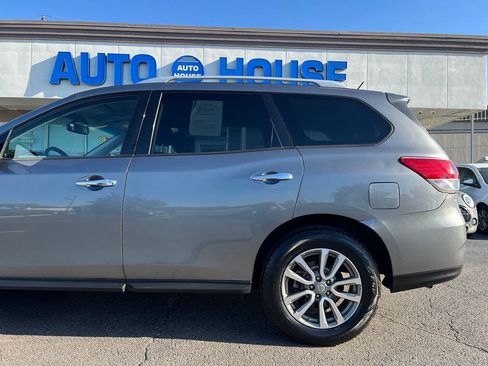 Used 2015 Nissan Pathfinder SV FWD image 38
