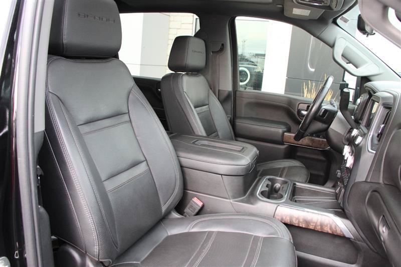 Used 2022 GMC Sierra 2500 Denali w/ Denali Black Diamond Edition AWD/4WD image 12