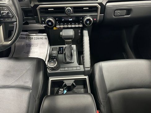 Used 2025 Toyota 4Runner Limited AWD/4WD image 37